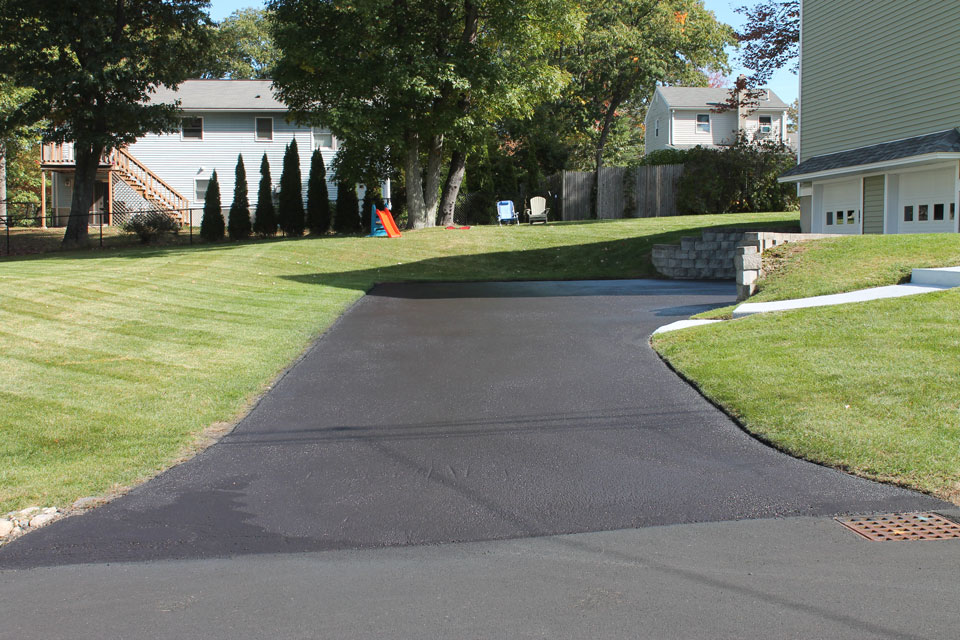 Residential-Driveway-Sealcoating-3